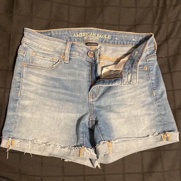American Eagle Shorts - Picture 2 of 4